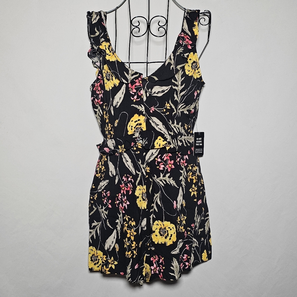 Express floral one-piece shorts romper NWT Size 4